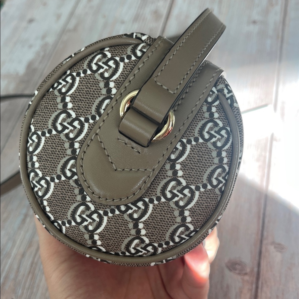 $2,400 New, Authentic GUCCI MINI SHOULDER BAG WITH GG SHADOW crossbody purse bag - Picture 8 of 17